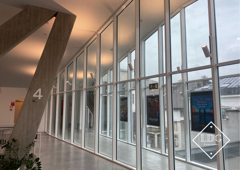 Réalisation d'un plafond : structure, enduisage et peinture 