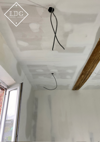 Réalisation d'un plafond : structure, enduisage et peinture 