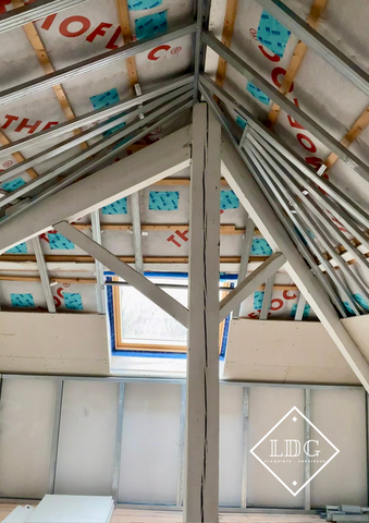 Réalisation d'un plafond : structure, enduisage et peinture 