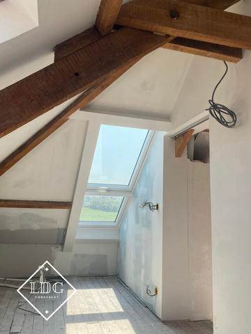 Réalisation d'un plafond : structure, enduisage et peinture 