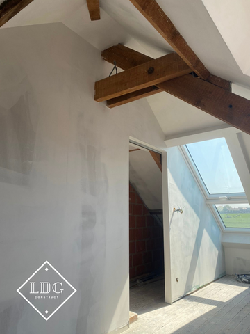 Réalisation d'un plafond : structure, enduisage et peinture 