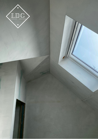 Réalisation d'un plafond : structure, enduisage et peinture 