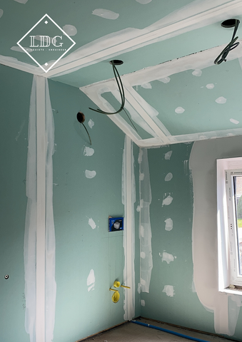 Réalisation d'un plafond : structure, enduisage et peinture 