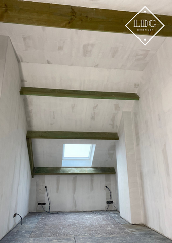 Réalisation d'un plafond : structure, enduisage et peinture 