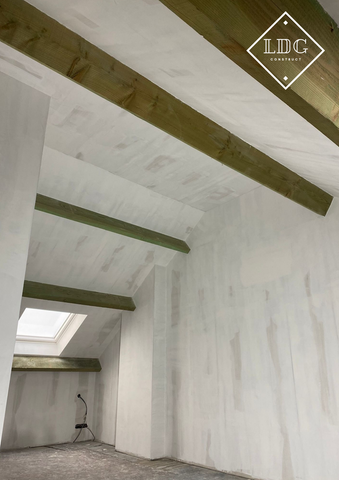 Réalisation d'un plafond : structure, enduisage et peinture 