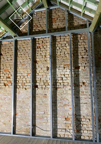 Réalisation d'un plafond : structure, enduisage et peinture 